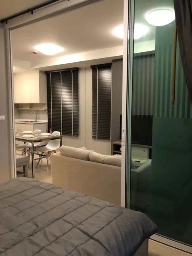 Condo for sale, rent, Chapter One Eco Ratchada-Huai Khwang, corner room, complete with furniture and electrical appliances.
