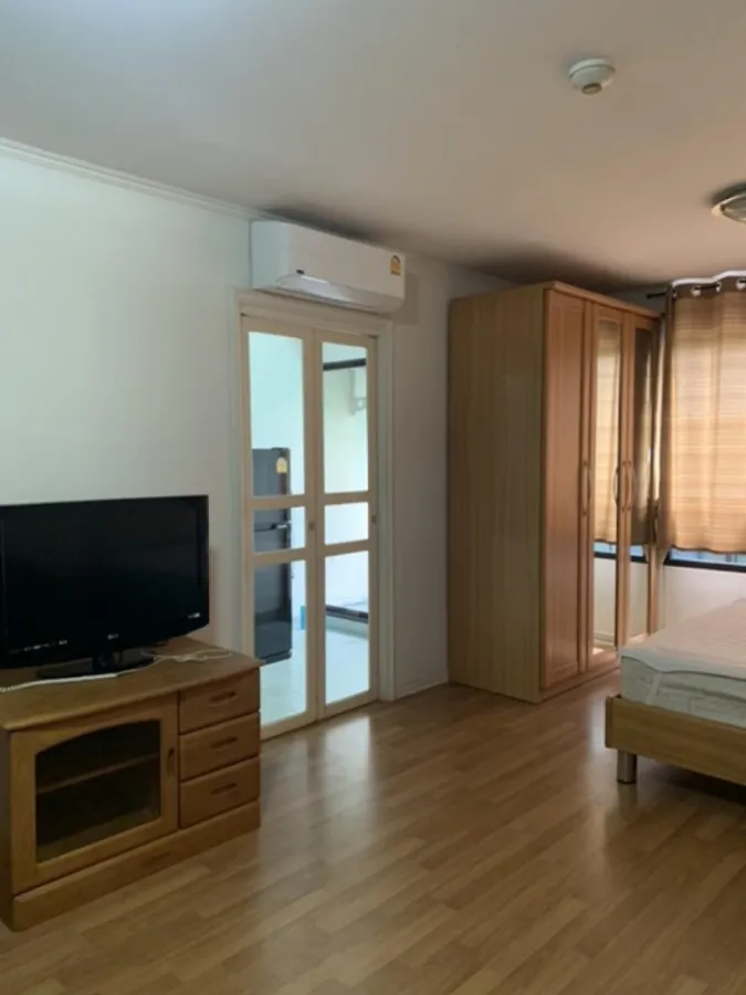 For rent, Lumpini Place Rama 3-Charoen Krung, 4th floor, spacious room, fully furnished, ready to move in, book now, urgent.