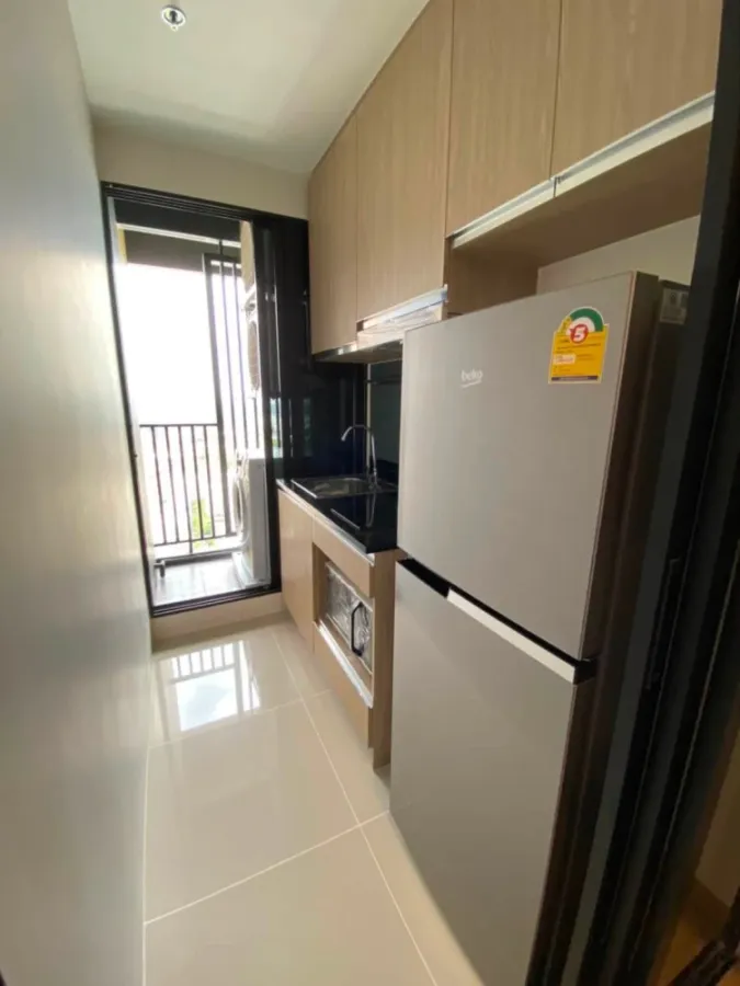 For rent: Niche Mono Sukhumvit-Bearing, 28th floor unit, very high up, excellent ventilation, fully furnished. Don't miss out!