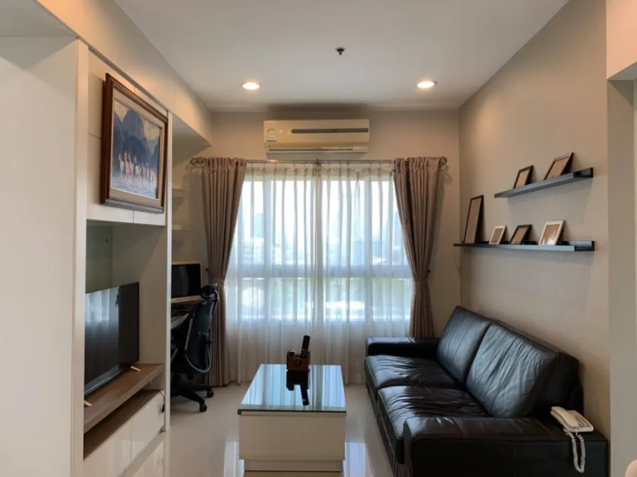 Condo for rent, Q House Sathorn, very beautiful room, comes with full facilities Ready to go. Don't miss it.