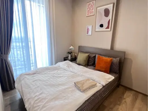 For rent: Oka Haus Sukhumvit 36, 42nd floor, open view, very comfortable to the eyes, fully decorated room, book first, get it first.