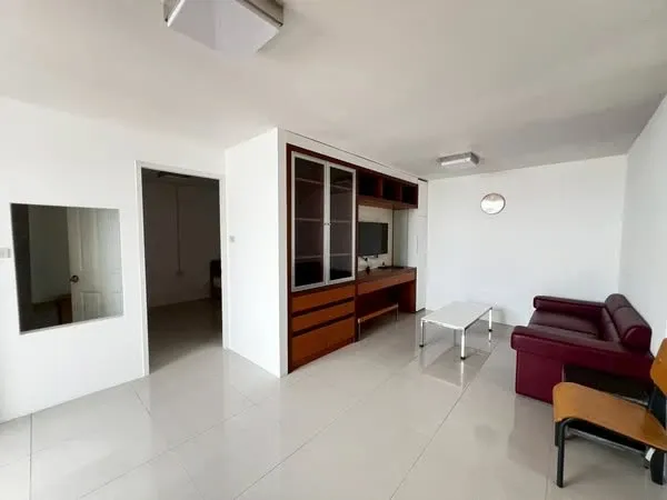 For rent: Ratchada City 18, spacious room with plenty of usable space, comes fully furnished and equipped with appliances. Hurry and reserve now!
