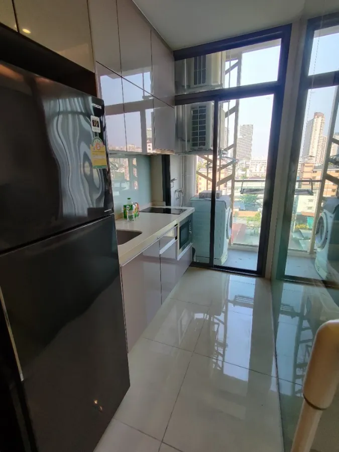 For rent!! Condo Mayfair Place Sukhumvit 50, 7th floor, beautiful room, good view, affordable price. Hurry and reserve now!!