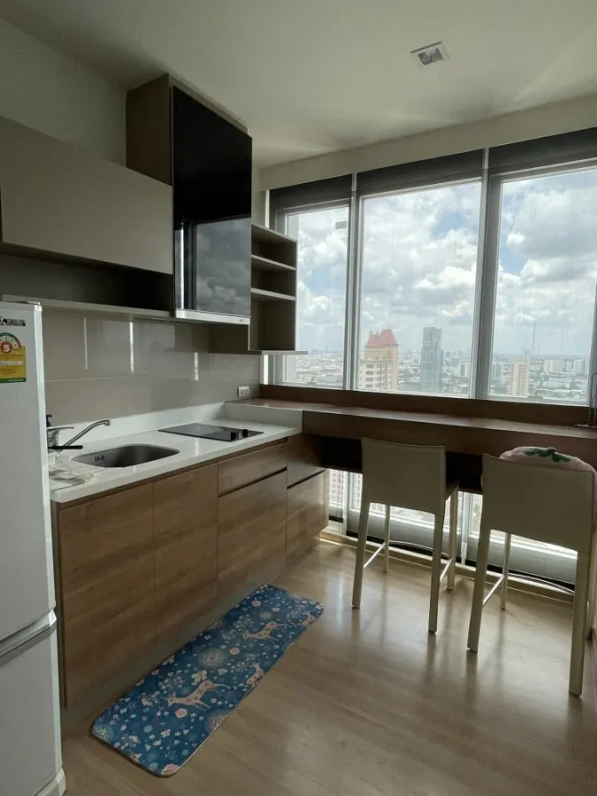 Condo for sale, rent, Rhythm Phahon-Ari, decorated with built-ins, high floor, lots of usable space. If you miss it, you'll regret it.