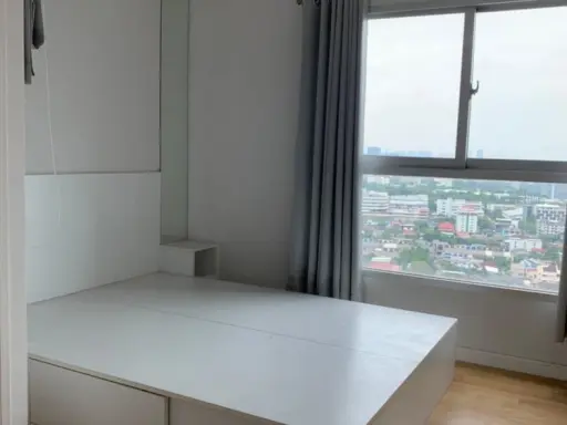 For rent, The Parkland Ngamwongwan-Kaerai, 1 bedroom, 1 bathroom, can carry the bag and move in. Good view, must reserve.