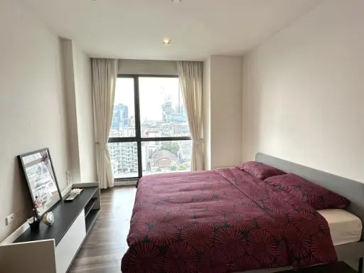 For rent: The Room Sukhumvit 62, city view, no buildings blocking the view, the room is clearly separated into separate areas, fully furnished.