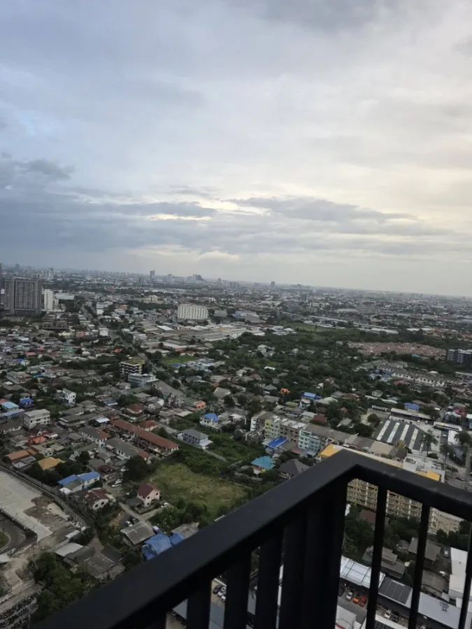 Selling The Politan Rive, 39th floor, North facing. Very high floor, excellent ventilation, cool and comfortable. Book now!
