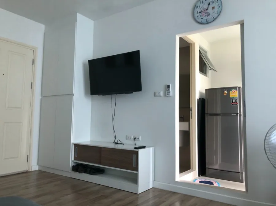 For rent, Dcondo Campus Resort Rangsit 2, 4th floor, full pool view, furniture, electrical appliances, hurry up to reserve.