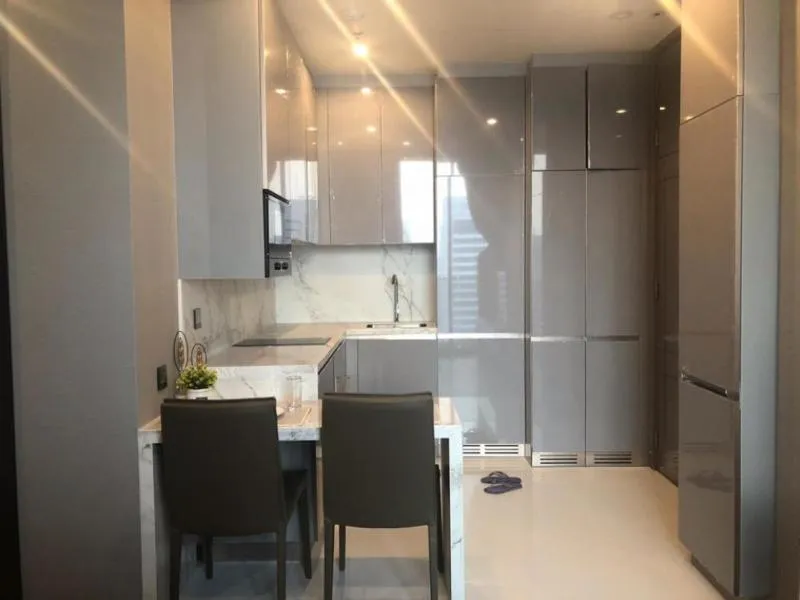 The Esse at Singha Complex For rent ห้องนอนโทนสีน้ำตาล ดูอบอุ่นน่อยู่ บอกเลยว่าพลาดแล้วจะเสียใจ
