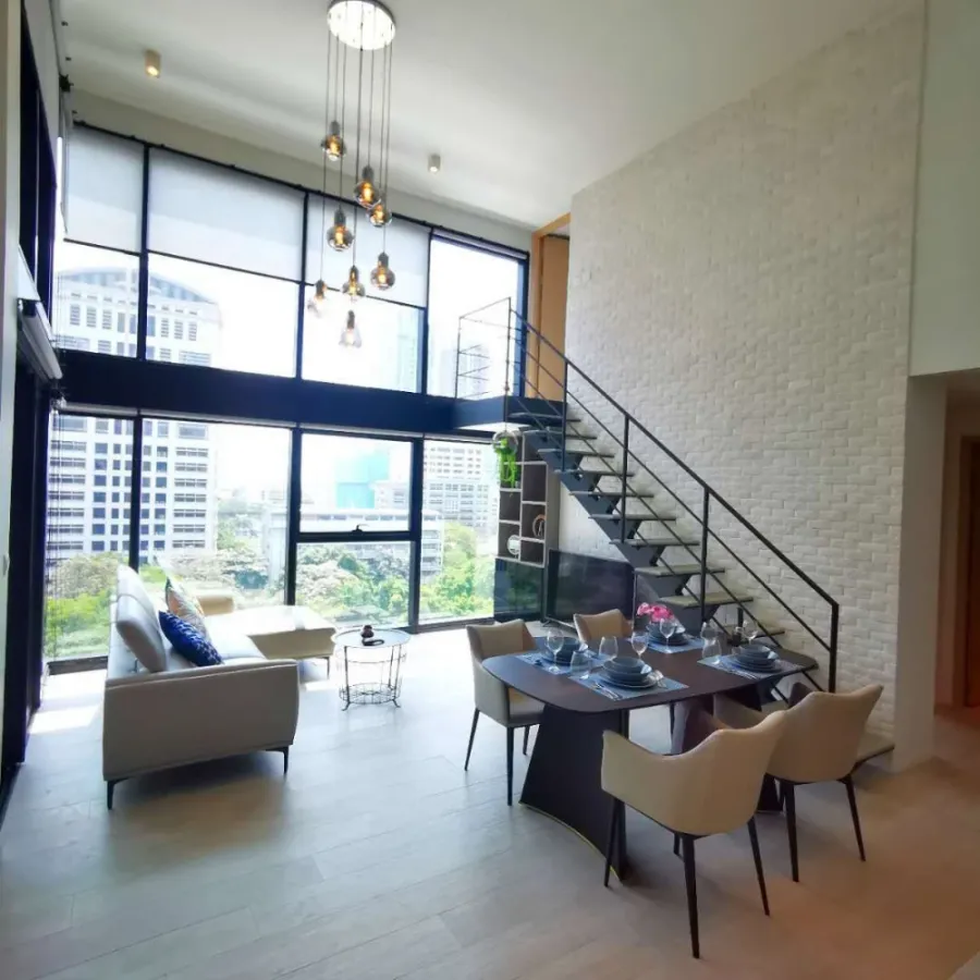 ให้เช่า The Lofts Silom ห้องแบบดูเพล็กซ์ มี 2 ห้องนอน สิ่งอำนวยความสะดวกจัดเต็ม รีบจองให้ไว