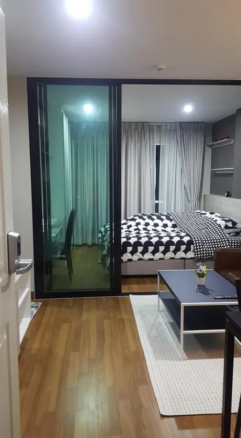 For rent, Regent Home Sukhumvit 81, nicely decorated room. Wallpapering the whole room Don't miss a lot.