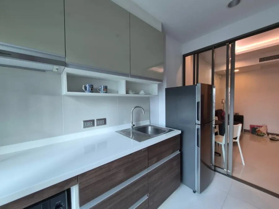 For rent: Supalai Oriental Sukhumvit 39. Spacious and comfortable room, fully furnished. Book now!