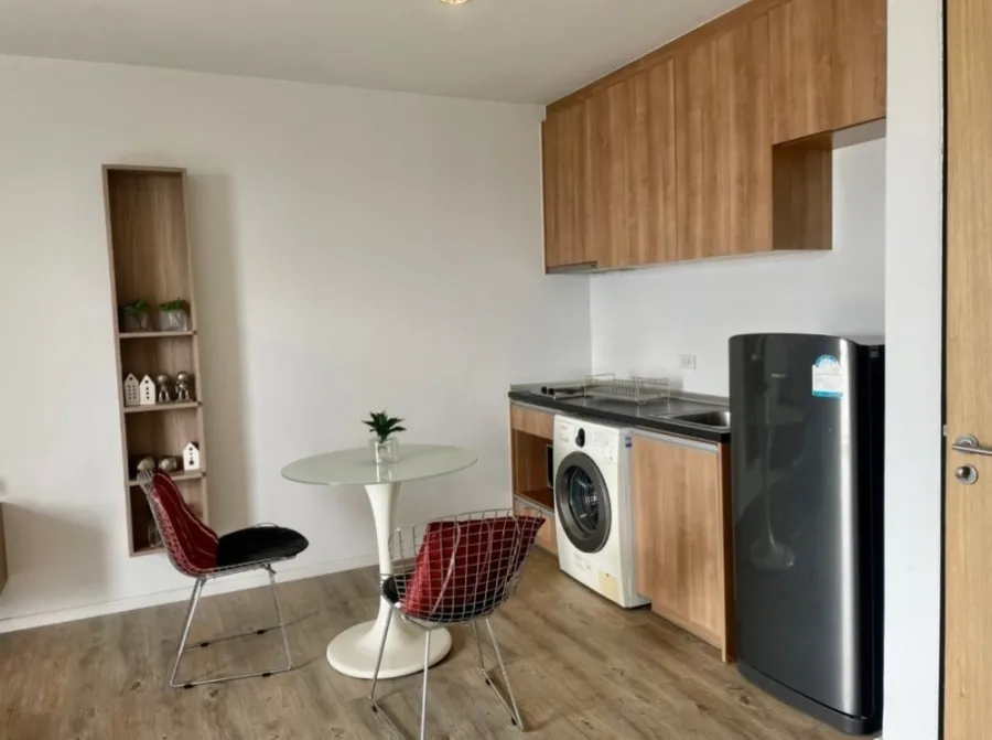 For rent, The Issara Ladprao, high floor, 1 bedroom, fully furnished. Ready to move in. Great price. Book quickly.