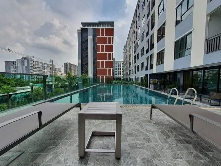 For sale: The One Plus Grand Ramkhamhaeng. The room is separated into sections. Complete set of furniture Don't just look, hurry and reserve now.
