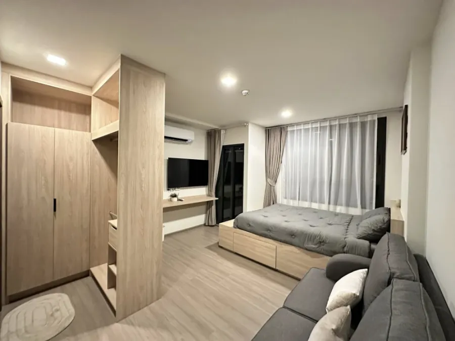 Condo for rent at The Muve Pradipat, residential side. Cool breeze, unobstructed view, fully furnished, ready to move in.