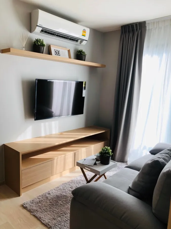 For rent Life Asoke, 15th floor, corner room, south, Asoke view, clear view, beautiful room, very livable, book now, don't wait.