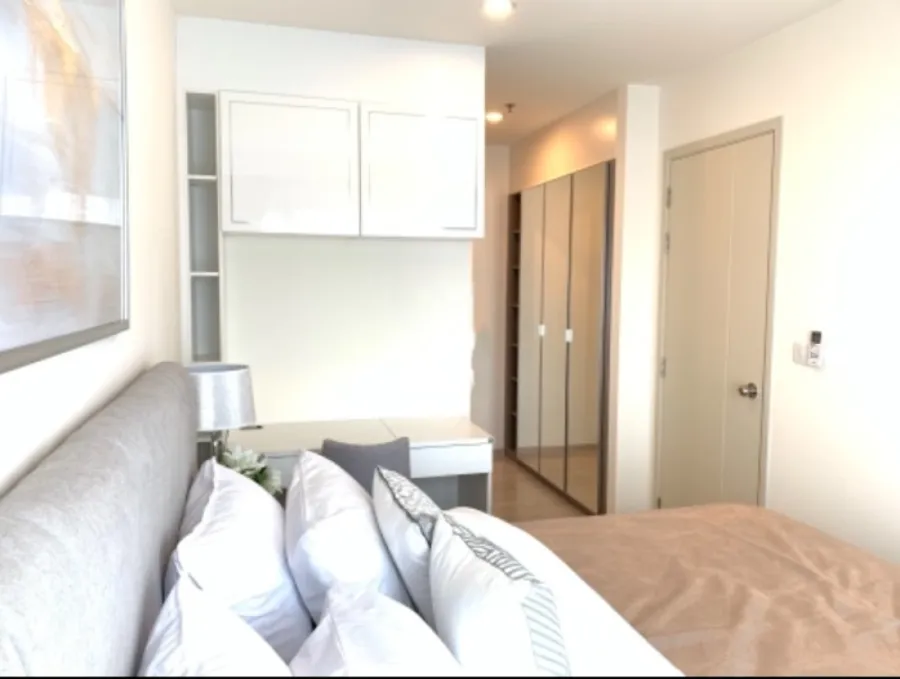 Condo for sale Life Asoke, 16th floor, clear view, cool north wind, beautiful room with furniture.