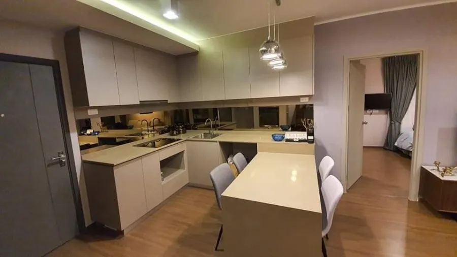 For rent: Ideo Sukhumvit 93, corner room, 22nd floor, open view of the city and river bend, branded furniture, book now.