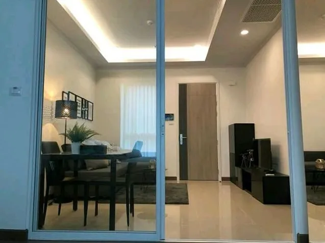 very ready in this room fully furnished complete electrical appliances Ready to carry the bag in.