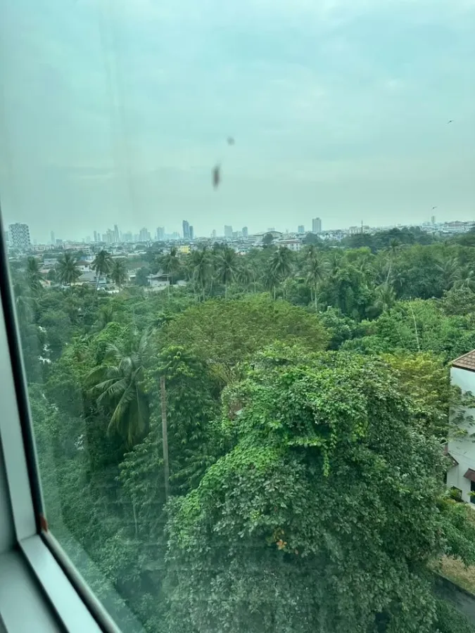 For sale or rent: Aspire Sathorn-Taksin (Brick Zone) studio apartment. Great location, convenient transportation, fully furnished. Don't miss out!