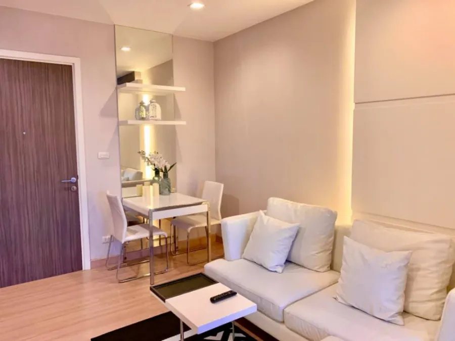 ให้เช่า คอนโด Urbano Absolute Sathon-Taksin ห้องตกแต่งอย่างดี ได้นอนชิวดูวิวสวยๆ ดีแบบนี้ไม่จองพลาด