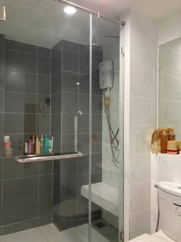 For sale: The Niche Mono Sukhumvit 50, 5th floor, comes with complete furniture and appliances. Reserve now!