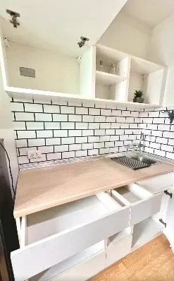 For rent: Lumpini Place Srinakarin-Huamak Station, 1 bedroom, 1 bathroom, fully furnished. Just bring your bags and move in!