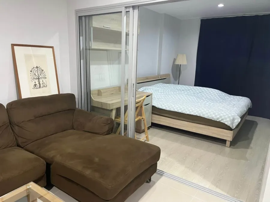 For rent: Aspire Rama 9, 16th floor. Beautiful view, great atmosphere, no obstructing buildings. Fully furnished. Book now!