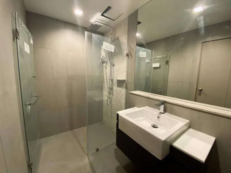 2 bedroom condo for sale, The Politan Rive, high floor, Chao Phraya river view. Good location for investment. Price is not strong. Book now.