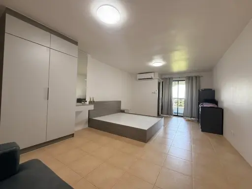 For rent: Champs Elysées Tiwanon, 6th floor. Unobstructed balcony view, good breeze, not hot. Don't miss this opportunity!
