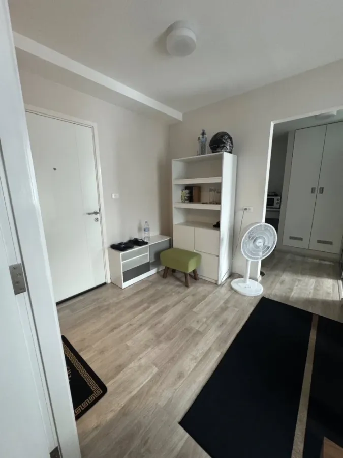 Plum Condo Ram 60 Interchange for rent. Spacious and comfortable unit with efficient use of space. Convenient and complete amenities all in one place.
