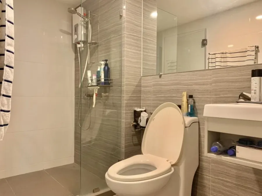 For sale or rent: Knightsbridge Phaholyothin-Interchange. A comfortable room with high ceilings and airy feel. Fully furnished. Don't miss out!