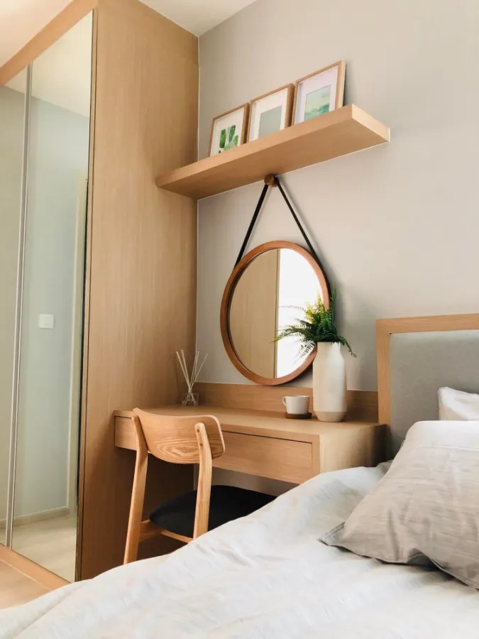 For rent Life Asoke, 15th floor, corner room, south, Asoke view, clear view, beautiful room, very livable, book now, don't wait.