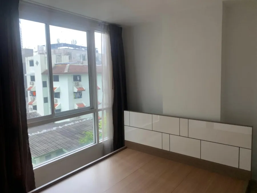 For sale, for rent, Levo Lat Phrao 18 Phase 2, corner room, good wind, good feng shui, complete with basic furniture, hurry and book before you miss o