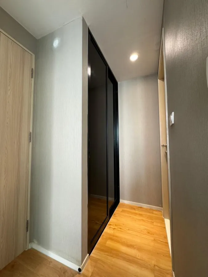 For rent: Modern condo Charan 79, fully decorated, built-in, wallpapered throughout the room. It's nice to live like this. Don't miss it.