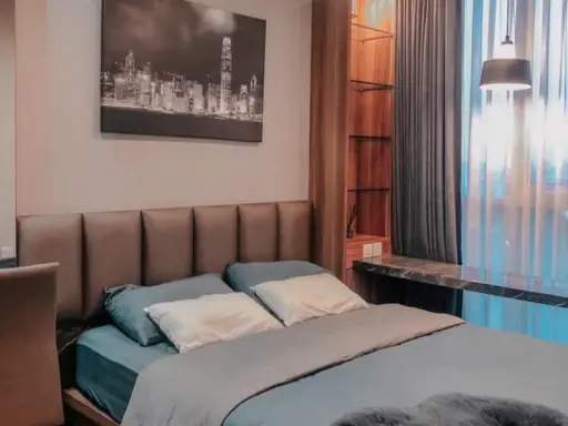 Sale Noble Revolve Ratchada 2 Pool View. Nice decoration, built-in furniture, book now, don't miss it.