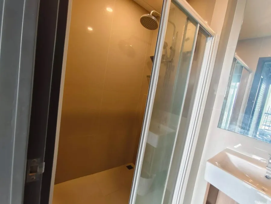 For rent: Elio del Nest studio apartment. High-quality wallpaper and fully furnished. Just bring your bags and move in!