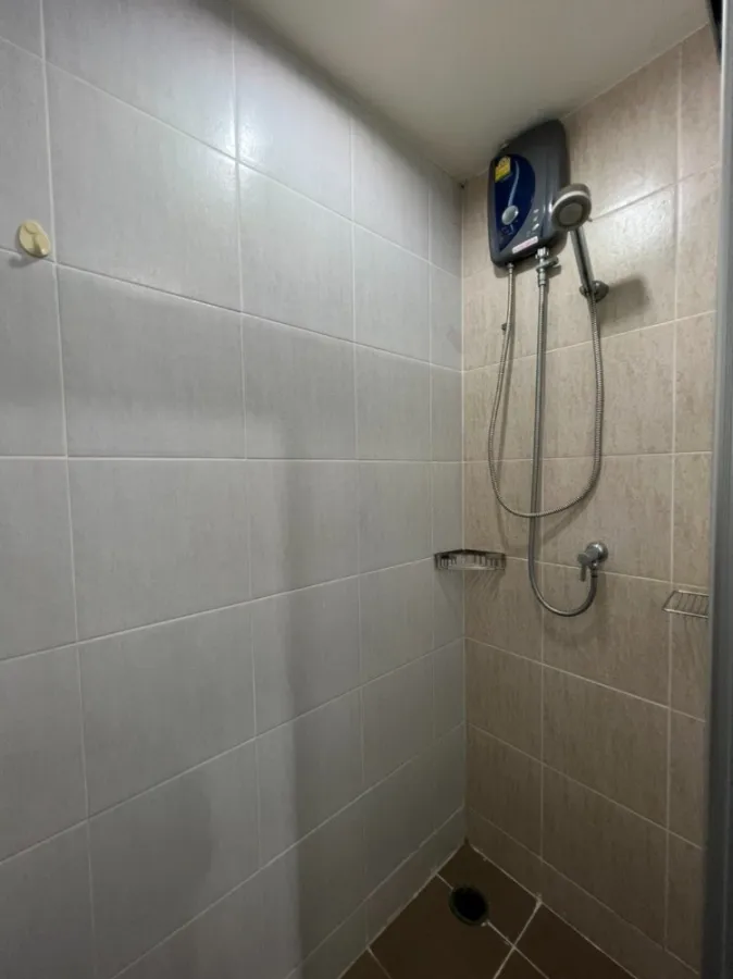 For rent, Lumpini Mega City Bangna, 25th floor, Building B, corner room, beautiful room, fully decorated, nice to live in. Book now, don't miss it.