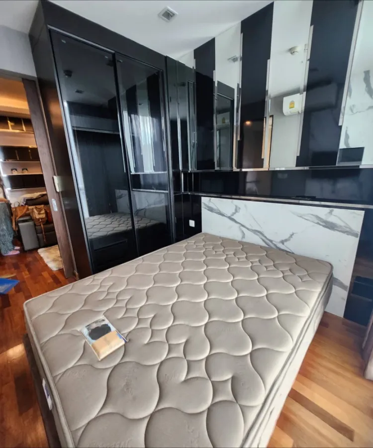 For rent: Wish Signature Midtown Siam, high floor unit, fully furnished. Book now!