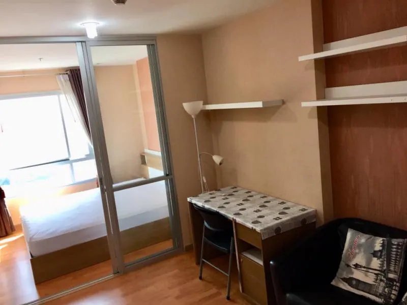 For rent The President Sathorn-Ratchapruek. The room is decorated beautifully, looks simple, white, clean, good atmosphere, ready to move in.