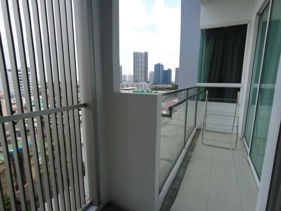 ให้เช่า The Bloom Sukhumvit 71 ห้องกว้าง โซฟานุ่มนั่งสบาย มาพร้อมทีวีจอใหญ่ดูหนังจุใจ รีบจองเลยจร้า