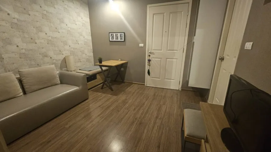 Condo for sale, U Delight at Bang Son Station, room with good wallpaper. Comes at a great price. Come own it now.