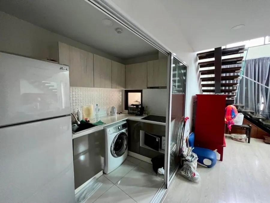 For rent, The Tree Sukhumvit 64, DUPLEX room, very spacious, with 2 bedrooms, decorated in Modern style, interested, book now.