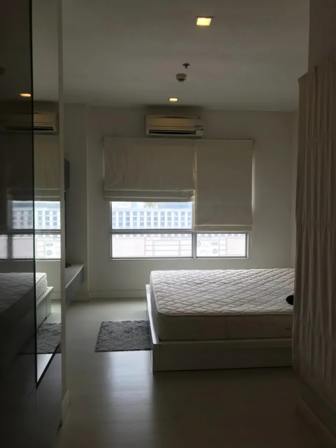 ปล่อยเช่า เดอะ รูม รัชดา-ลาดพร้าว ห้องขนาดใหญ่ ชั้น 18 โซฟานั่งสบายสุดๆ ไม่จองถือว่าพลาดมากจ้า