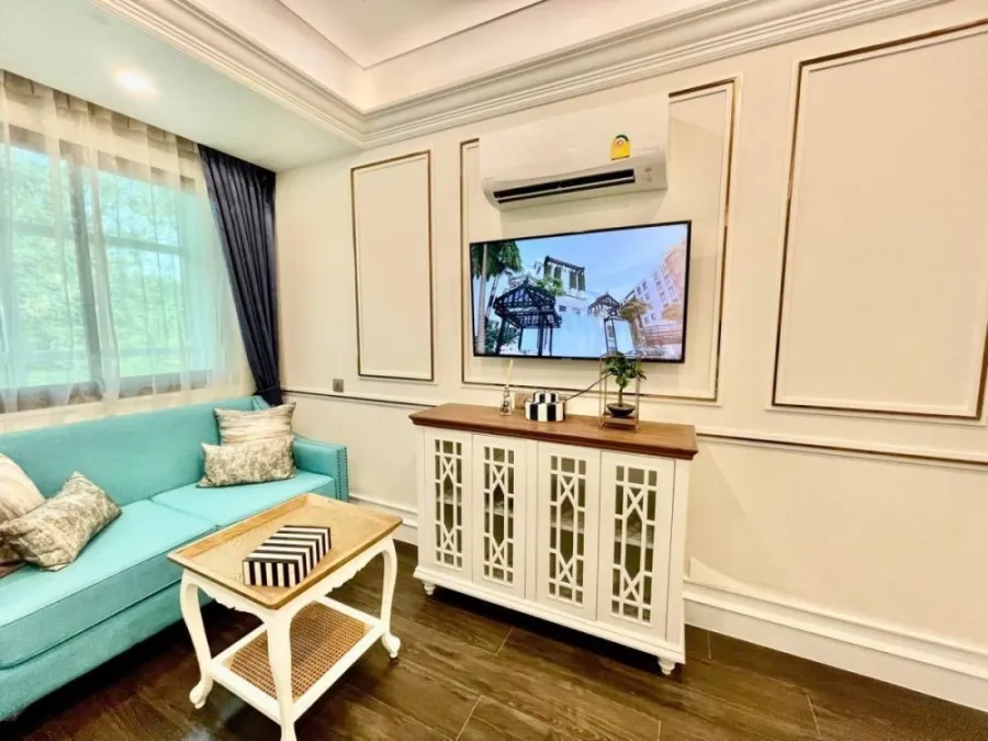 For sale: Ocean Horizon Beachfront Condo Pattaya (Jomtien). Luxurious built-ins, so good you'll say wow.