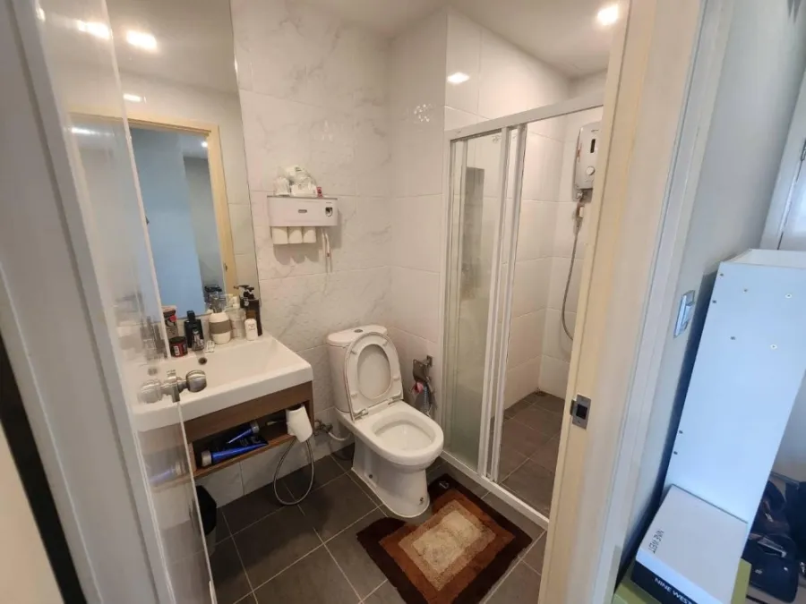 For sale/rent: Wynn Lat Phrao-Chokchai 4. The rooms are separated into very good proportions. Ready to move in, comfortable sofa, don't miss it.