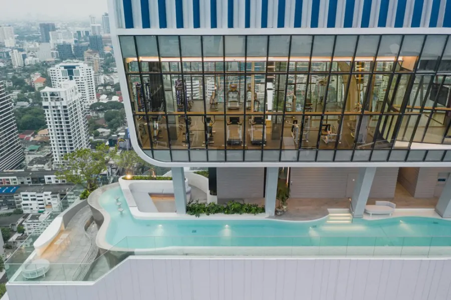 Condo for sale XT Ekkamai, 1 bedroom, ready to move in, has a balcony to sit and enjoy the view, fully furnished, book now.