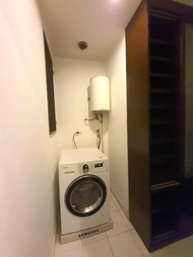For rent, Amanta Ratchada, very spacious room, has a walk-in closet, plus lots of built-in furniture. Don't wait, book now.