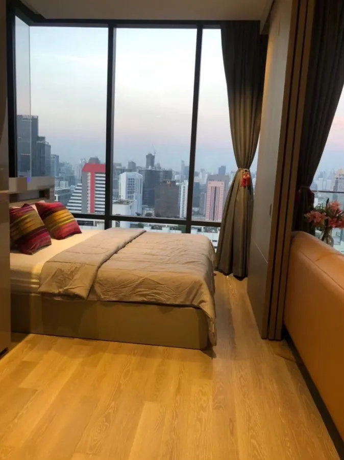 For rent!! Ashton Silom Condo, high floor, view of Lumpini Park and Chao Phraya River. Ready to move in, don't miss it!!
