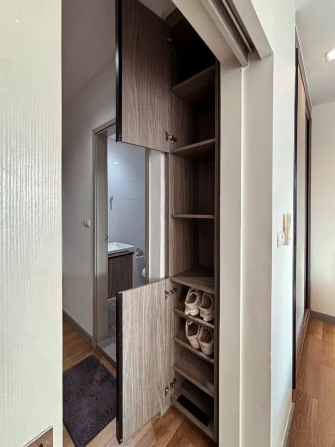 For rent: Chapter one Mid Town Ladprao 24, 24 rooms decorated in a nice tone, with a clear, open city view, not blocked. Don't miss it.